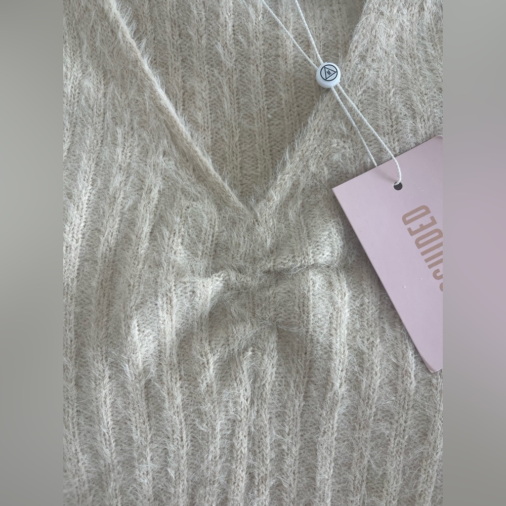 Missguided Beige Ribbed V-Neck Crop Top - Picture 5 of 8